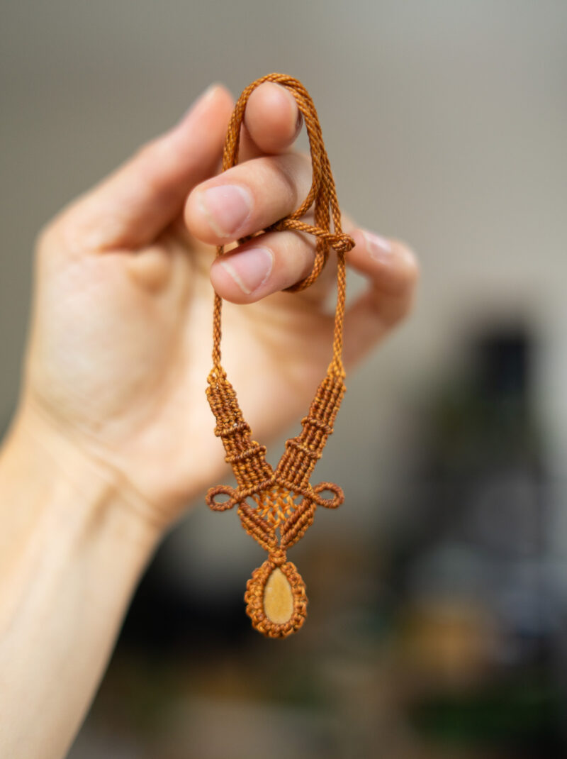 Náhrdelník "V" se španělským oblázkem