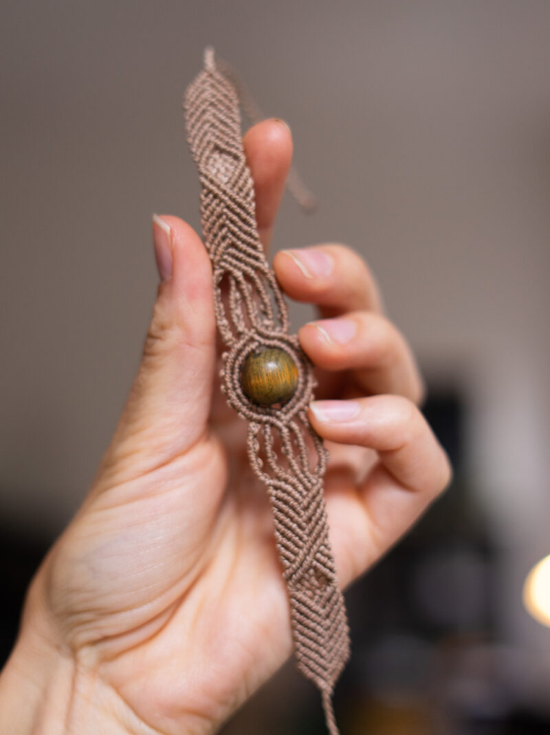 Náramek s dřevěným korálkem