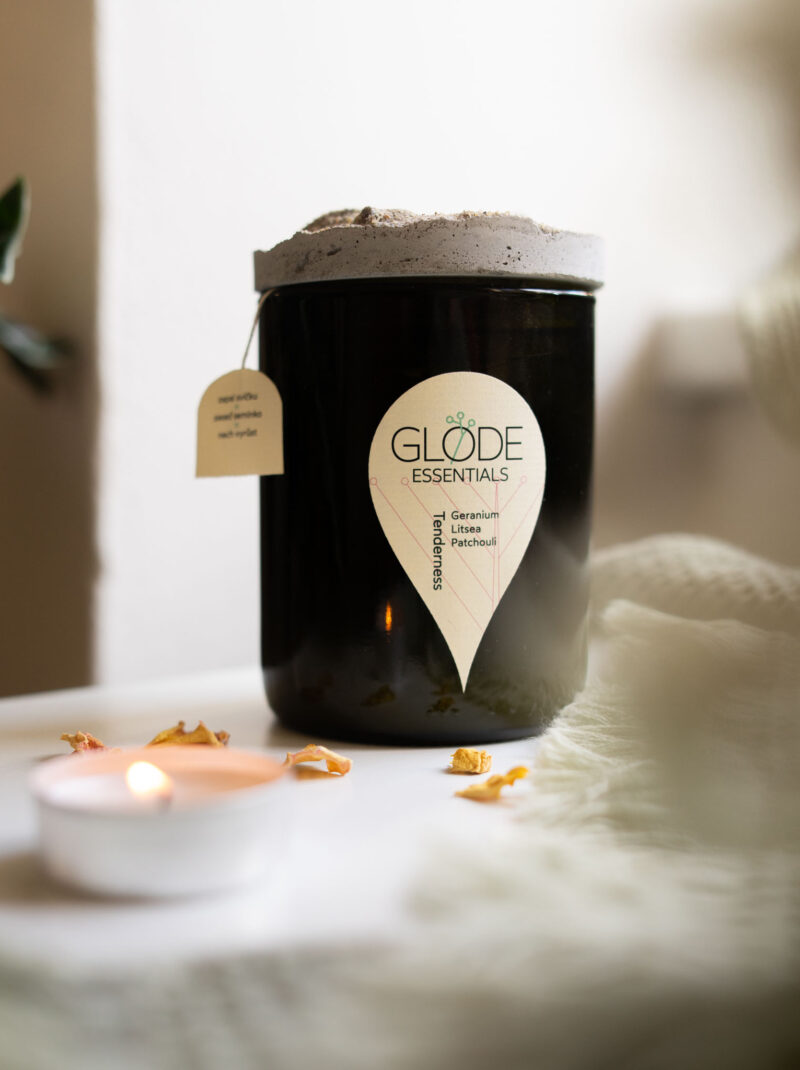 Něha ve vinném skle s betonovým víčkem